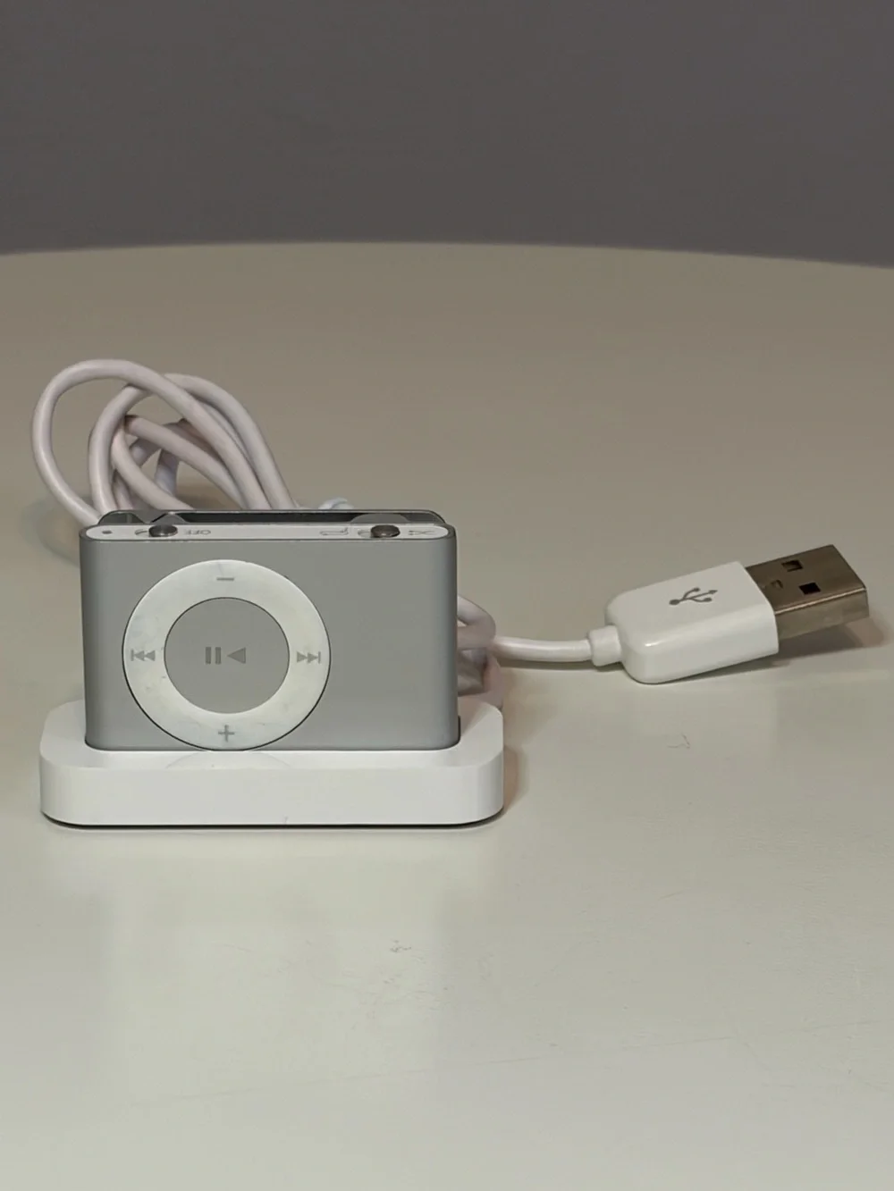 iPod Shuffle 2nd Generation A1204 Silver